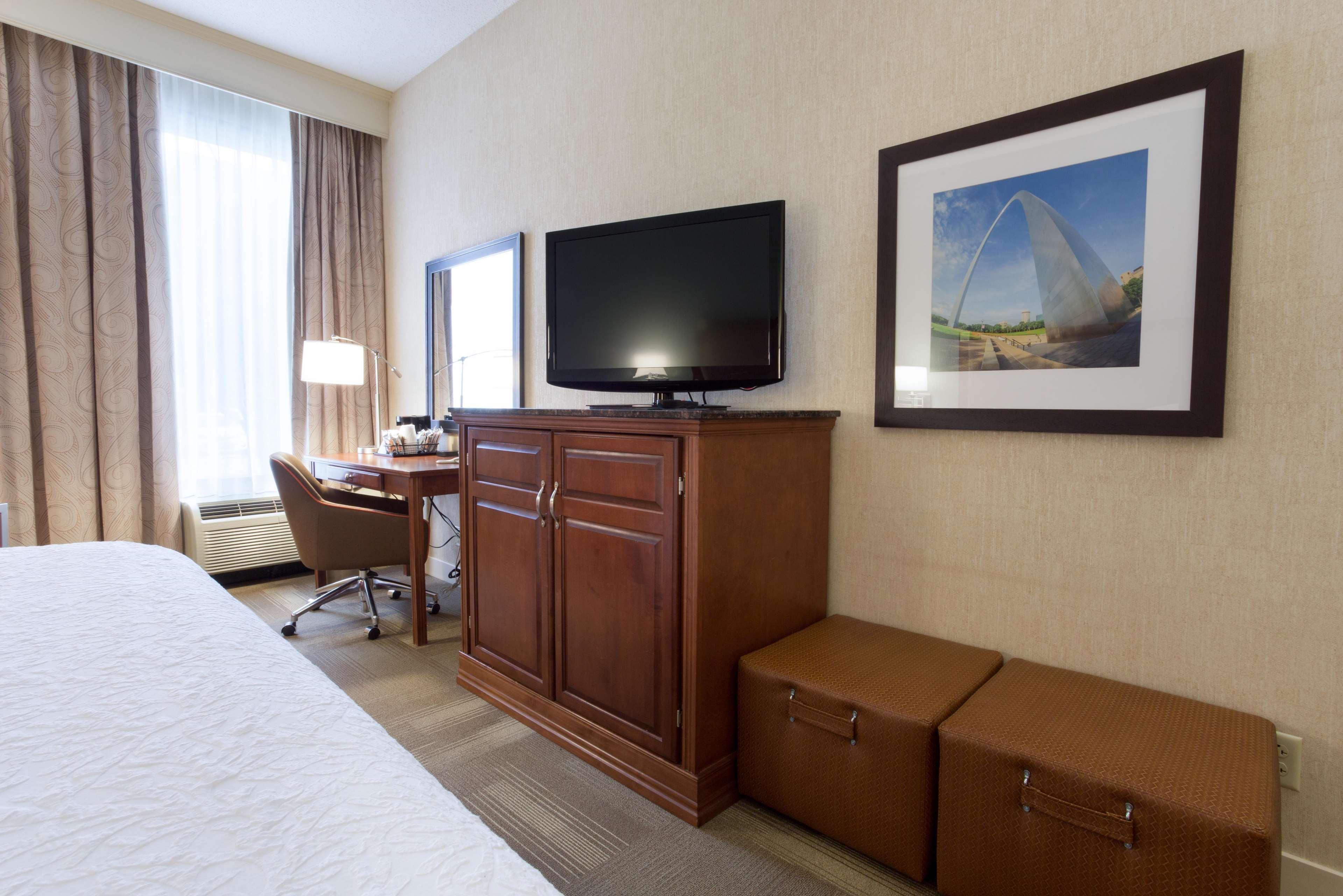 Hampton Inn St. Louis Southwest Фентън Екстериор снимка